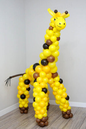Жираф большой из воздушных шаров