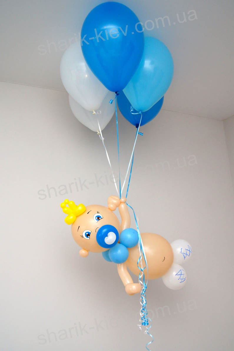 Летающий малыш из воздушных шаров
