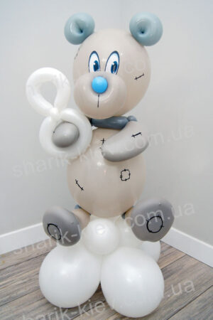 Мишка Тедди с цифрой из воздушных шаров