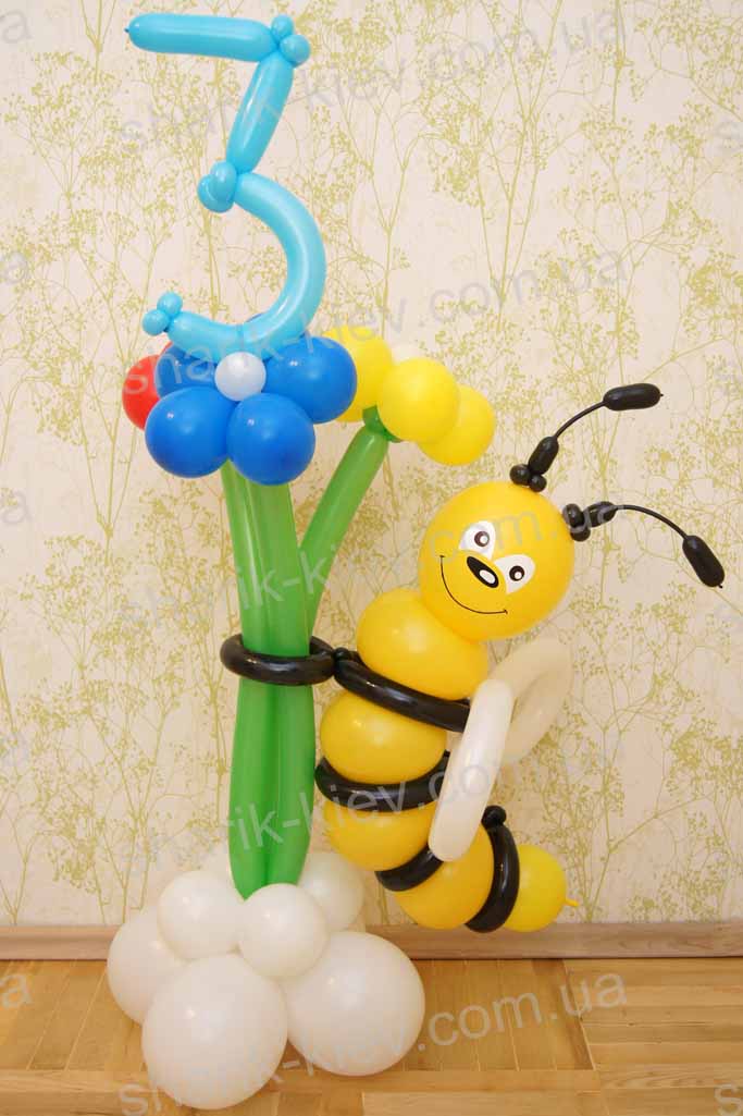 Пчелка с циферкой из воздушных шаров