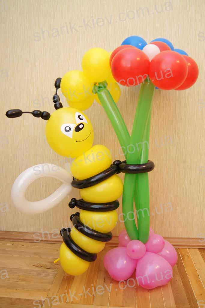 Пчелка с букетом из воздушных шаров