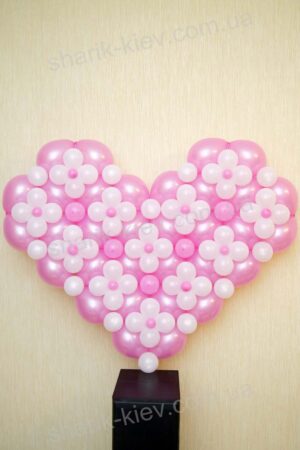 Сердце розовое из воздушных шаров