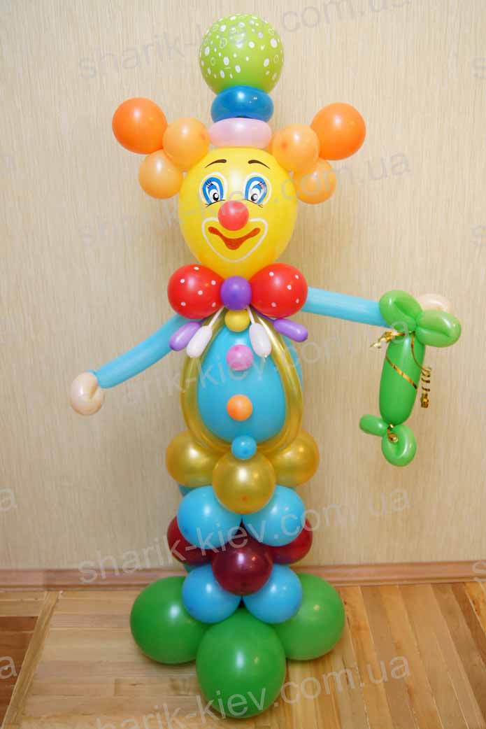 Веселый клоун из воздушных шаров
