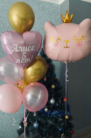 Облако из шаров Кошечка с короной розовая