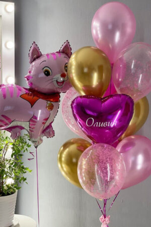 Облако из шаров Кошка розовая с шарфом